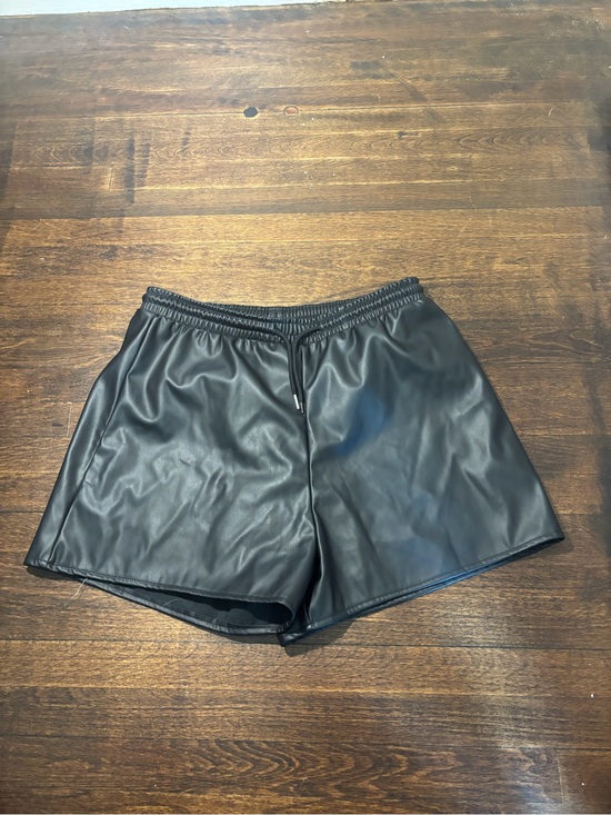 refuge Pants - Refuge Black Faux Leather Pull-On Shorts Women’s XL